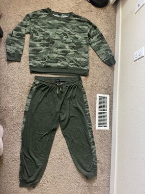 Splendid Green Camo Sweatshirt & Joggers Set